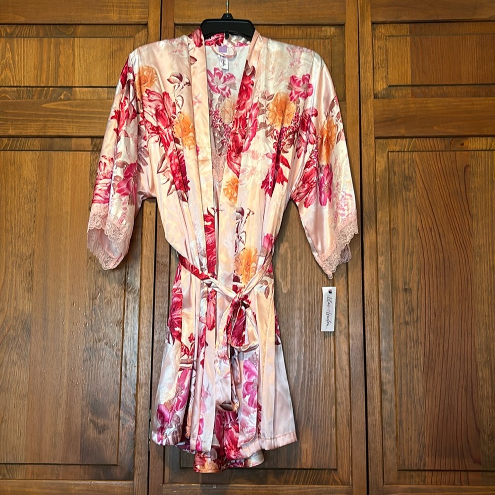 Women’s matching nightgown and robe.